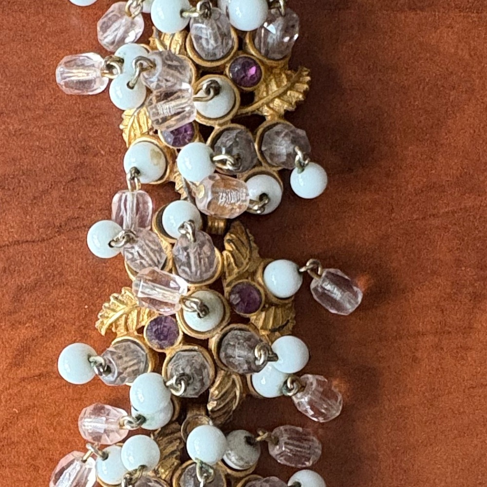 Retro Gold Tone White and Lavender Beaded Bracelet Beads Move When You Do